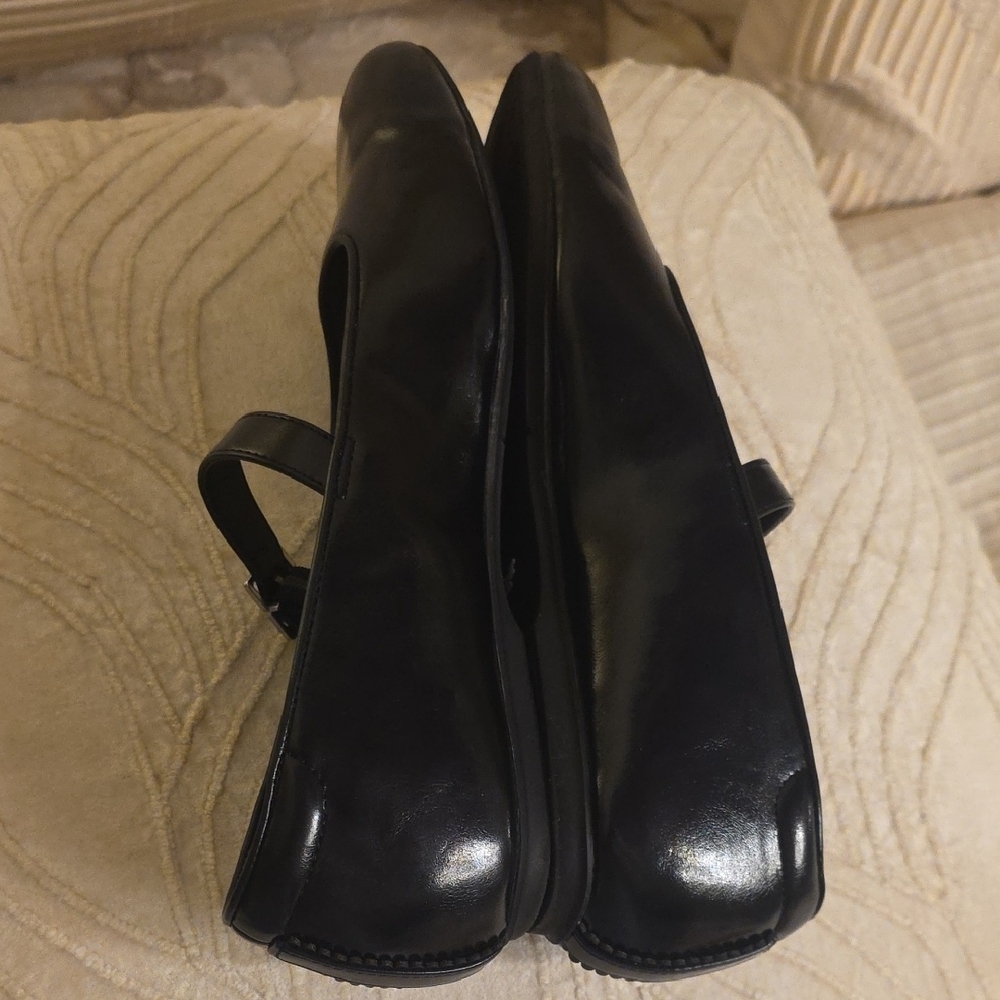 Dr. Scholl's Wexley Jane Classic Black Flats with Strap Size 9.5 Wide - Picture 10 of 16